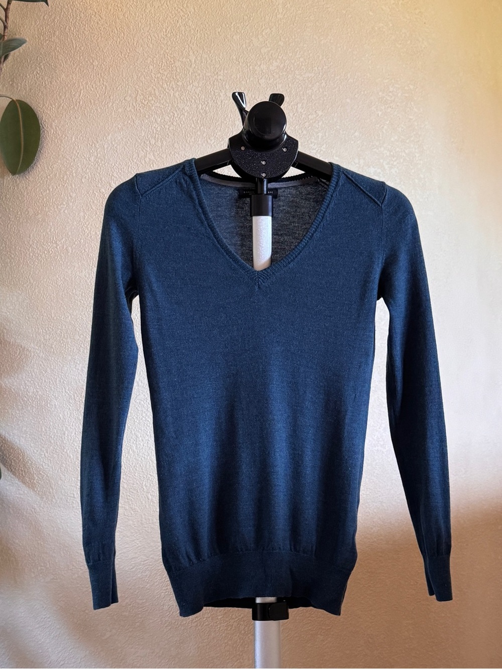 Women’s V-Neck superfine merino wool Sweater - Teal XS